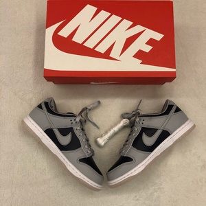 College Navy dunks size 6W